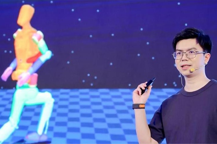 天才少年稚晖君金年会机器人走路进场！AI模型做大脑，目标售价20万以内